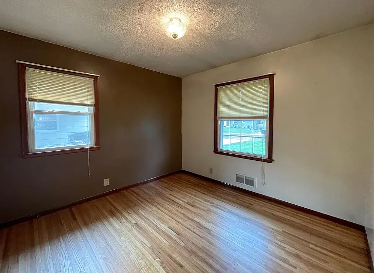 3370 Upper 143rd St W — Photo 14