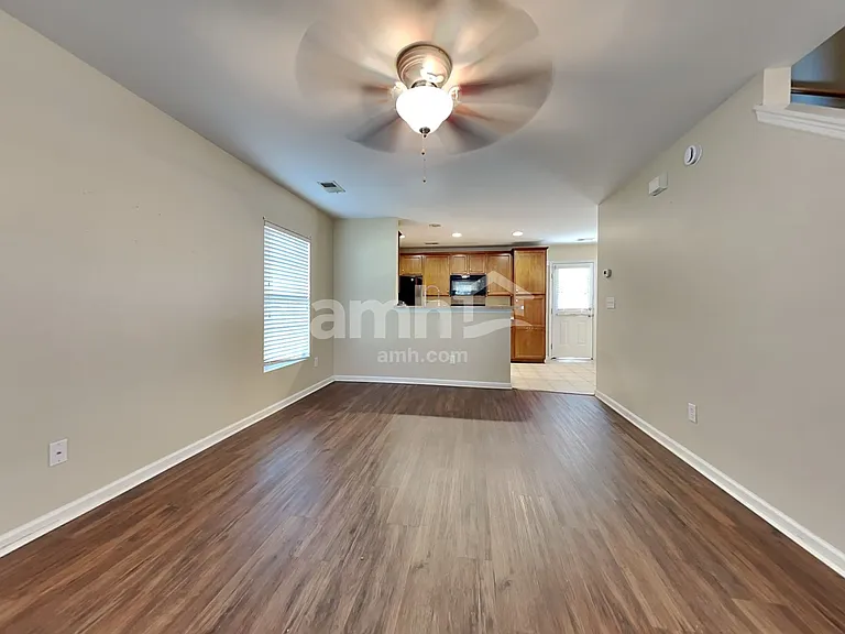 409 Lakewind Dr — Photo 7