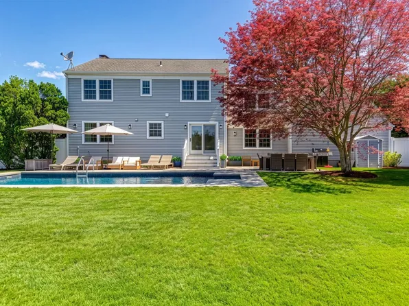28 Dundee Ln, Southampton, NY 11968
