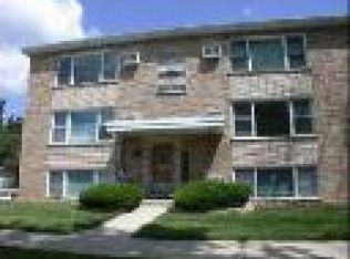 6807 13th St APT 2M, Berwyn, IL 60402