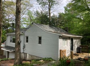 27 Risley Rd, West Milford, NJ 07421