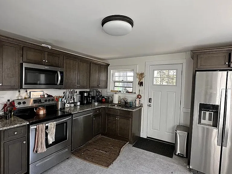 871 Main St — Photo 3