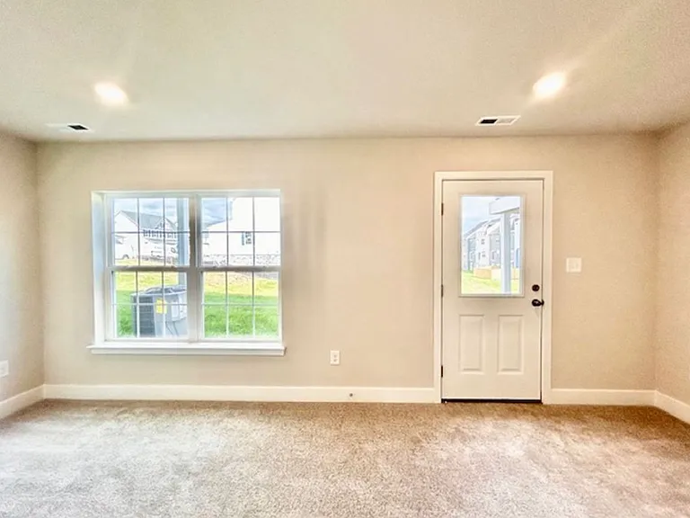 2208 Rodgers Dr — Photo 7