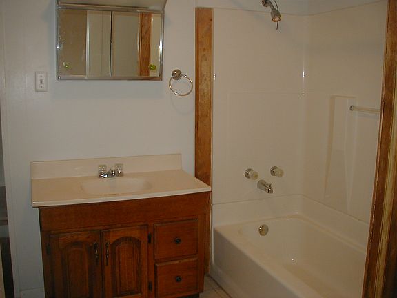 Cottage B bath