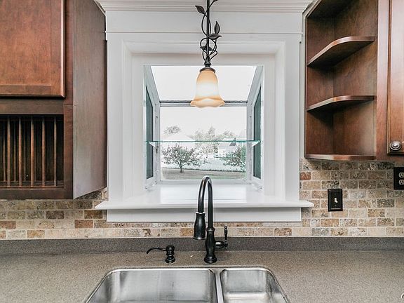 5th image of 8233 Mantova Dr