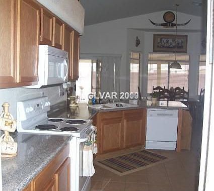 3rd image of 5033 W El Campo Grande Ave