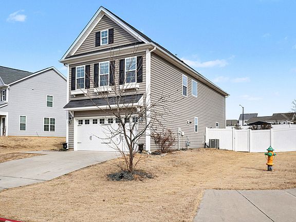 3rd image of 125 Flat Shoal Ln