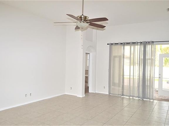 4th image of 880 NW Waterlily Pl
