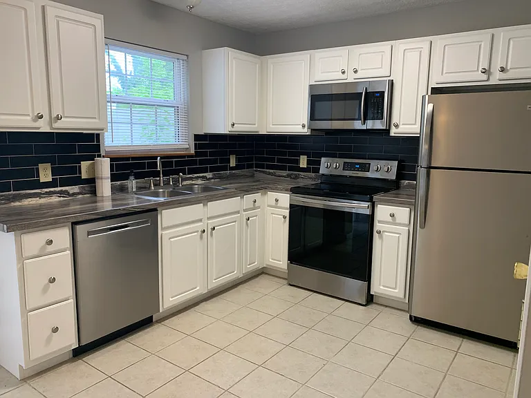 1615 N Star Ave — Photo 1