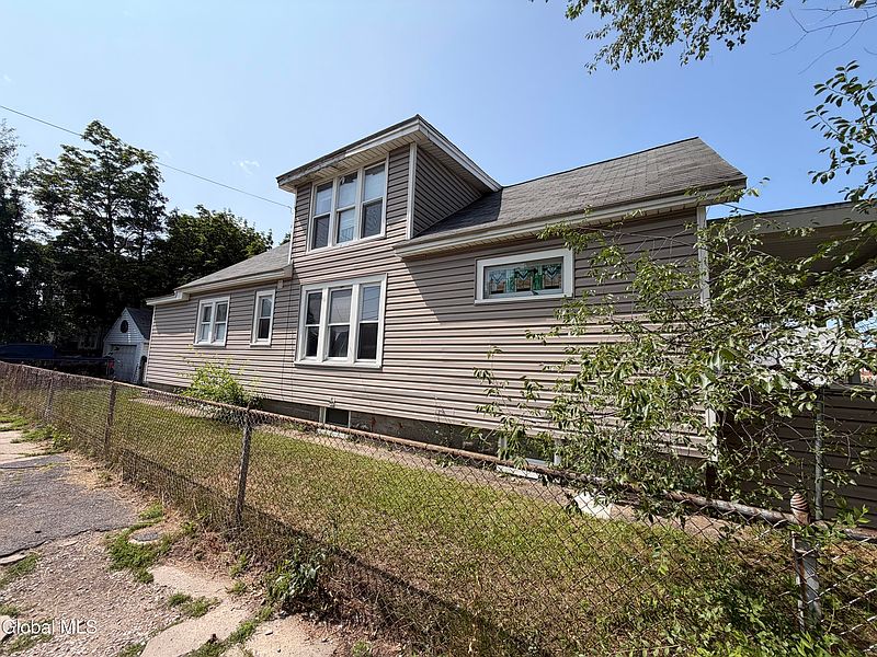 3rd image of 1162 Forest Road