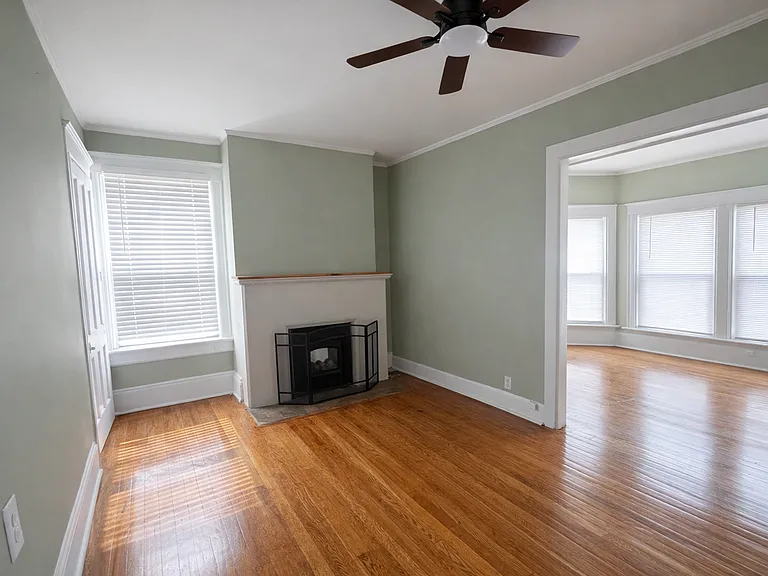 218 N George St — Photo 12