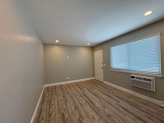 3rd image of 3634-48 1/2 Park Blvd #36405