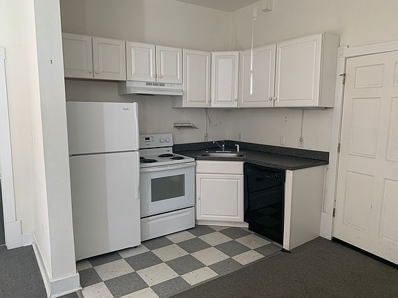 4th image of 2572 Beech Ave Unit 8