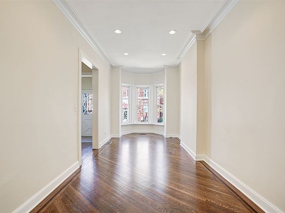4th image of 15 Emory St