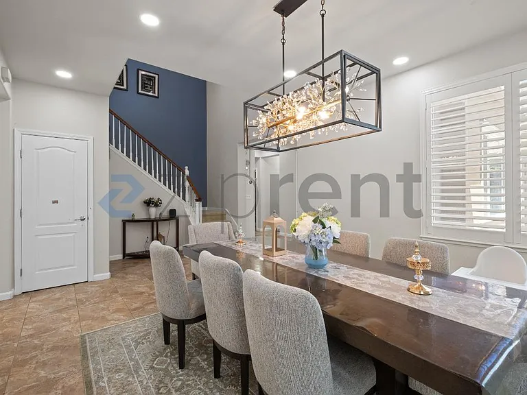 633 Farrington St — Photo 9