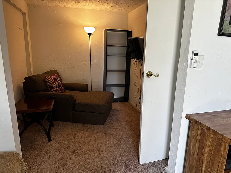 4462 N Pomona Ave — Photo 4