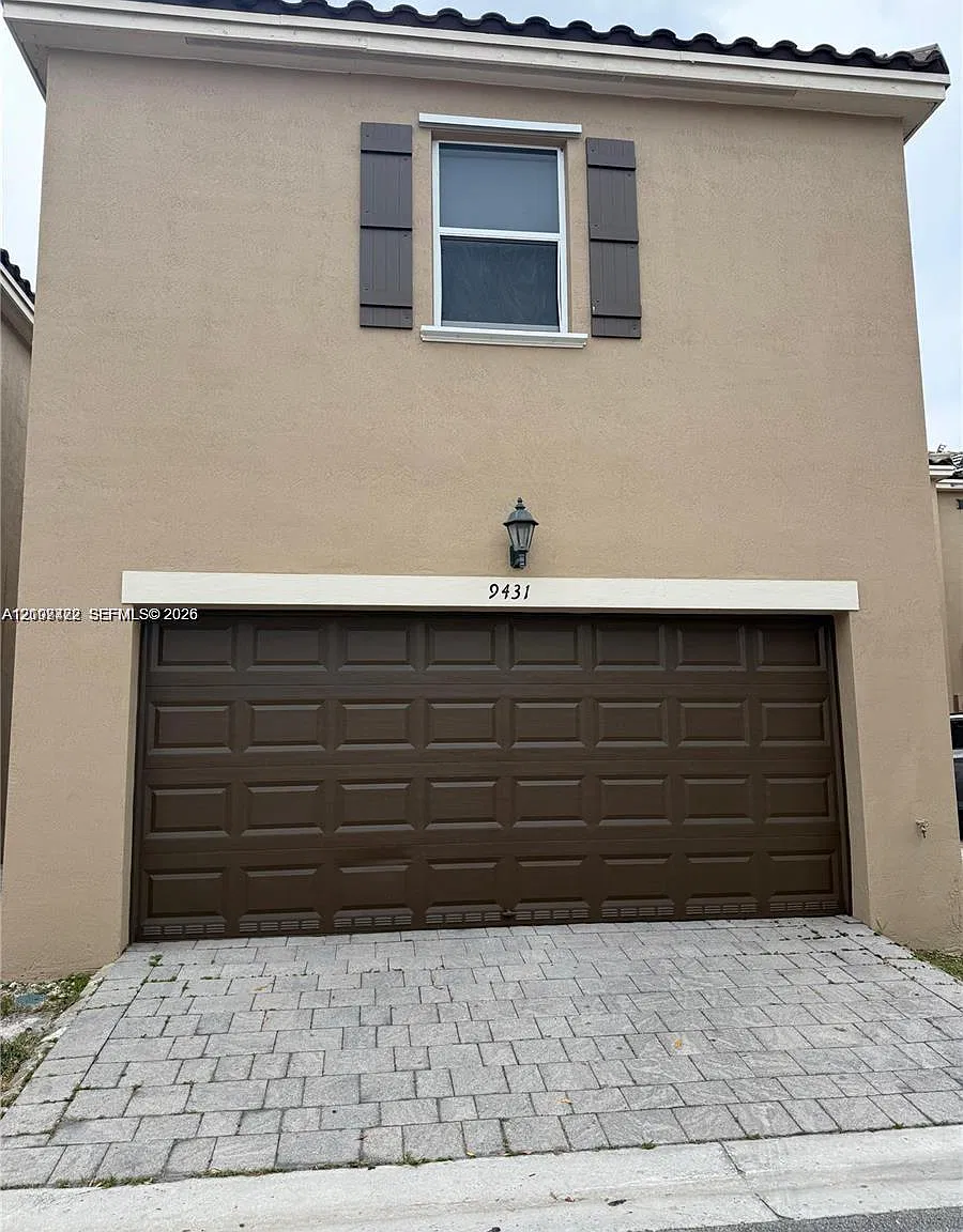 Kendall Commons Townhomes — Photo 2