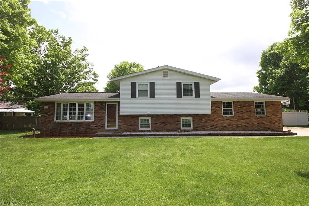 22735 Circle Dr photo 1