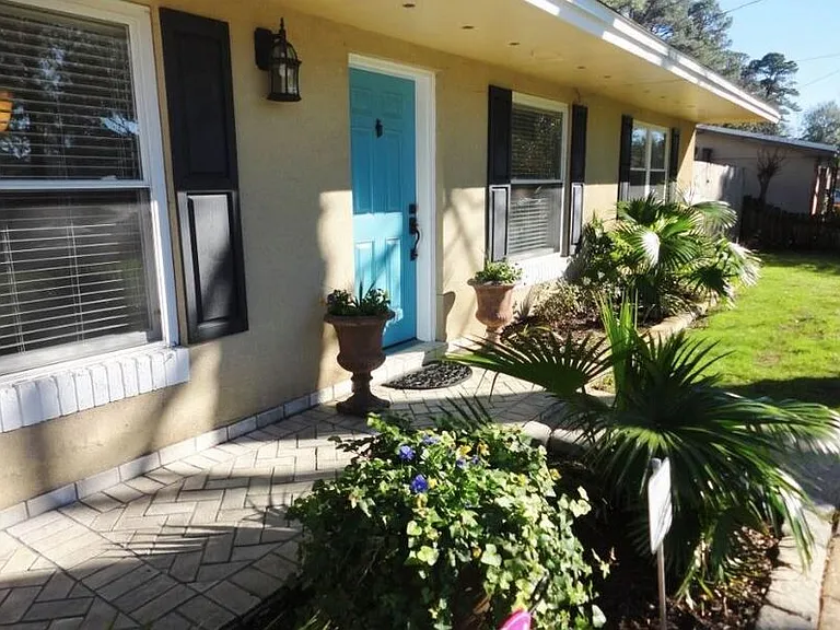 280 Anderson Dr — Photo 2