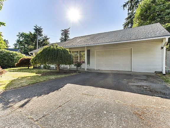4th image of 3301 SE 175th Pl