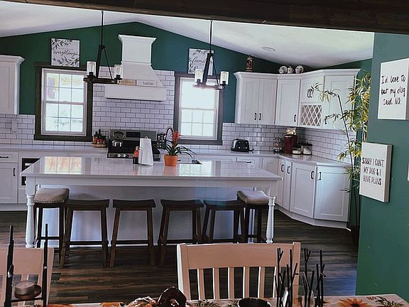 19x20 eat in kitchen 