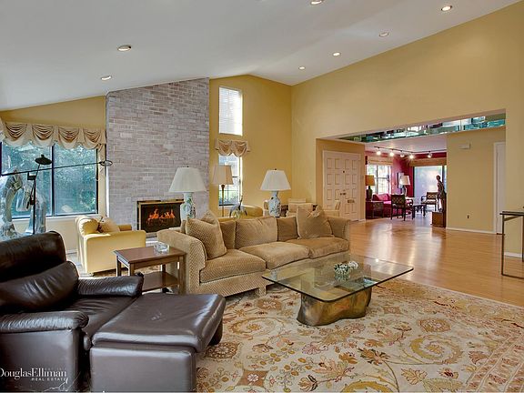 4th image of 7 Yale Dr