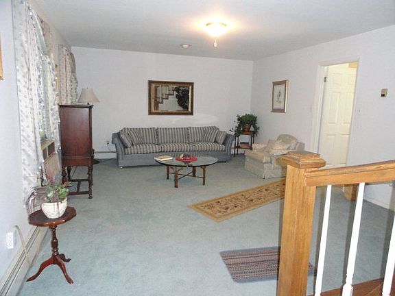 3rd image of 305 River Oak Dr