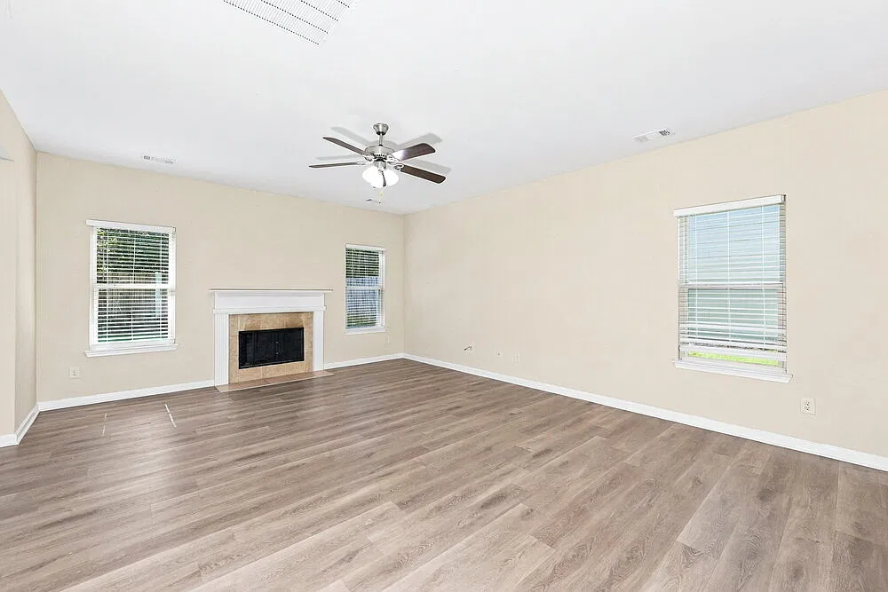 5 bed, 3.0 bath, 2682 sqft, $2,920 — Photo 4