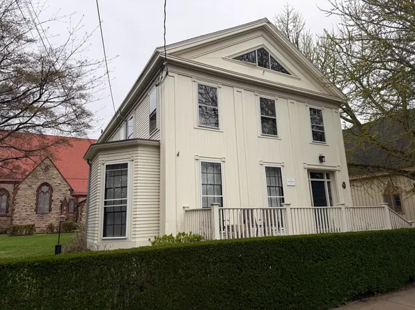 63 Poplar St Unit 3, Newport, RI 02840