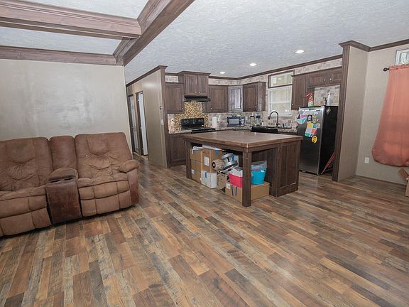 4th image of 115 Poplar Ln