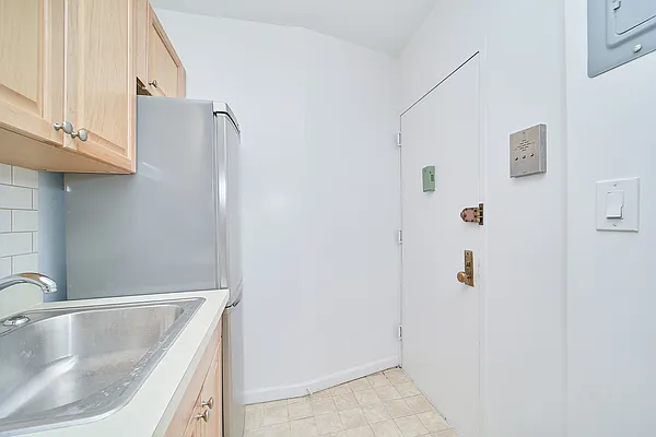 Rented by Living New York | media 8