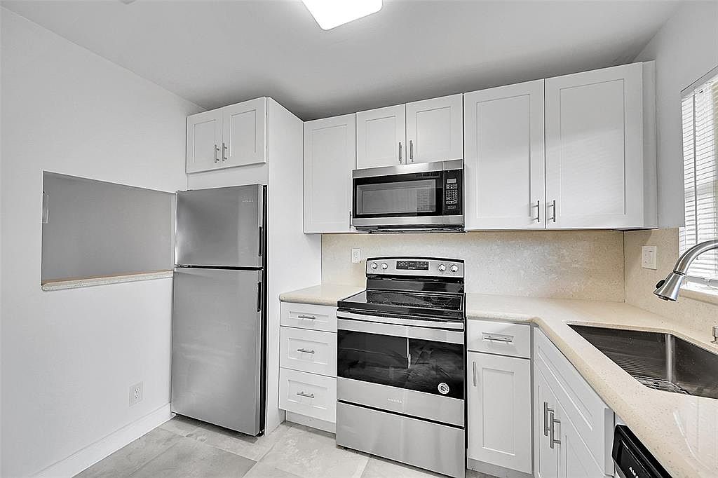 9761 Sunrise Lakes Blvd #301