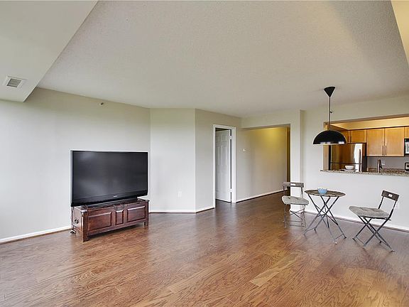 3rd image of 10101 Grosvenor Pl APT 1505