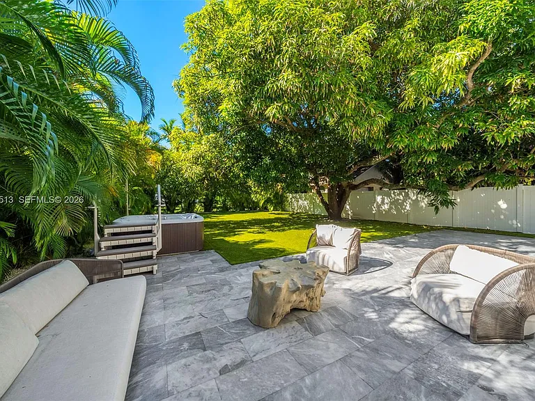 3166 Royal Palm Ave — Photo 3
