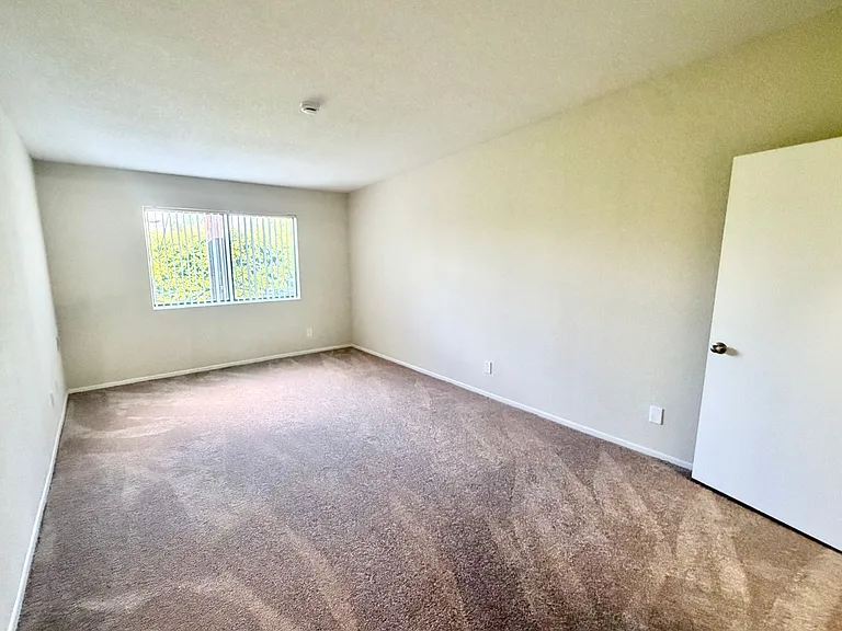 Royal Hazeltine Villas — Photo 26