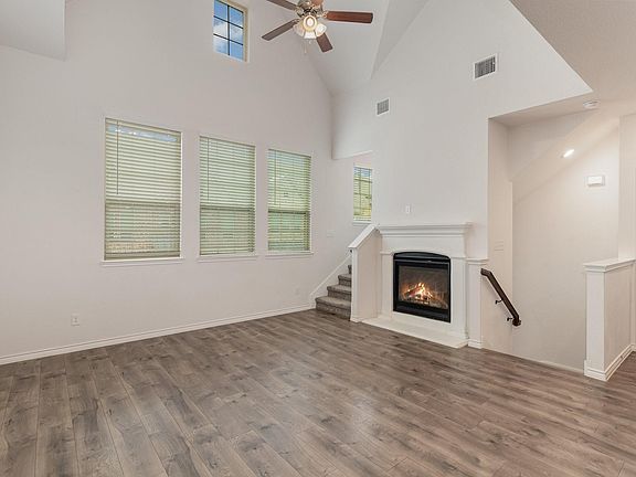 3rd image of 2413 Siskiyou St