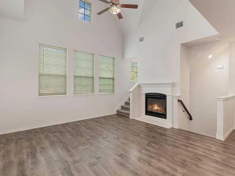 2413 Siskiyou St — Photo 3