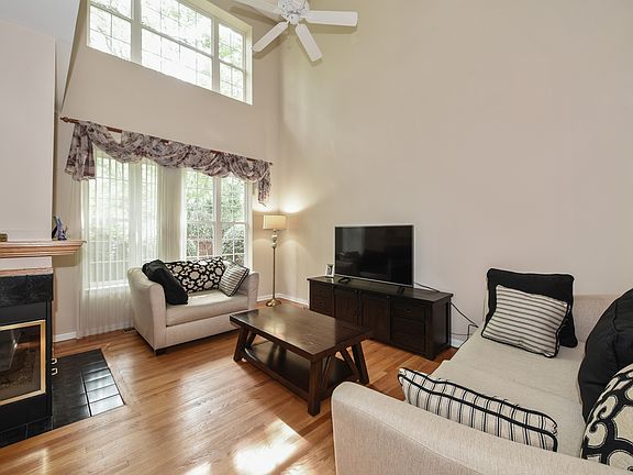 2nd image of 6285 Edgebrook Ln E