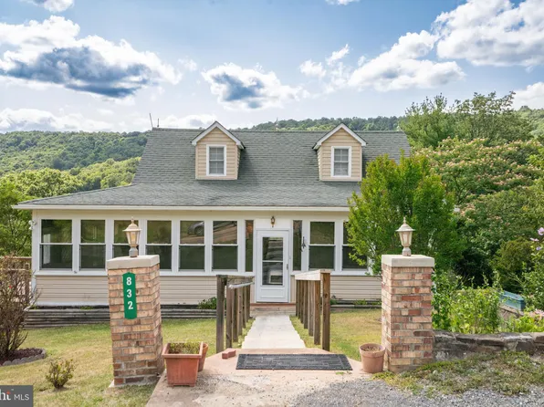 832 Katybug Ln, Rio, WV 26755