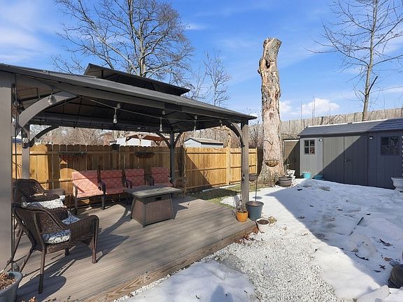 4th image of 191 Monrovia St