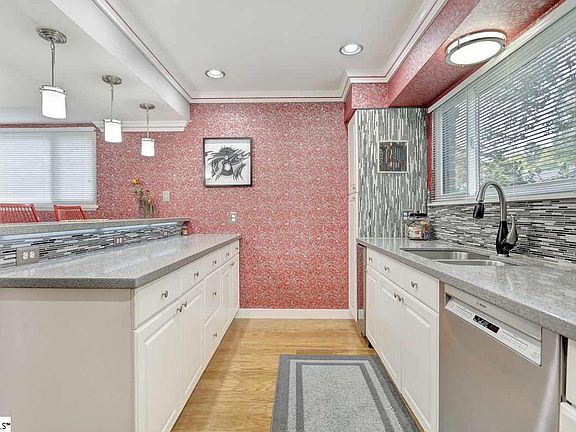 5th image of 113 Briarview Cir