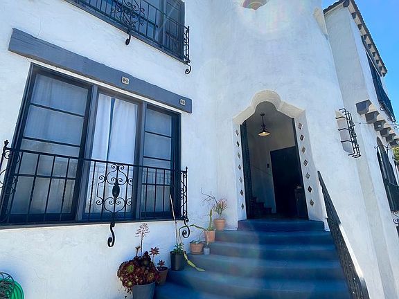 3rd image of 1362 Lucile Ave Unit 2