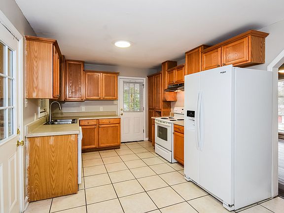 5th image of 2391 Woodland Dr NW
