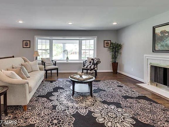5th image of 9127 Hurst Ct