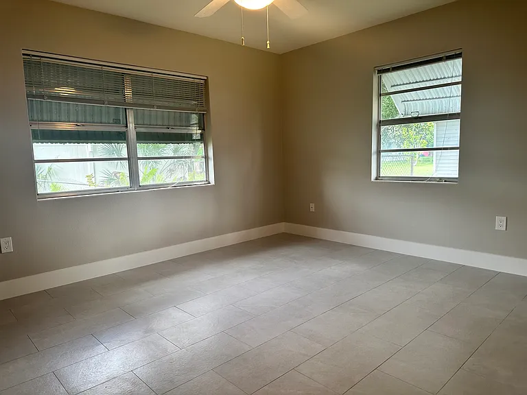1449 Collins Rd — Photo 24