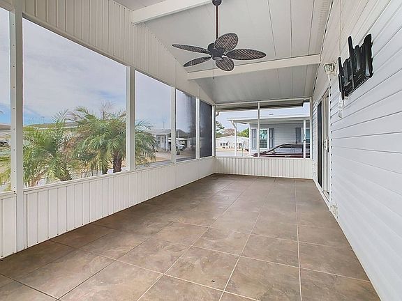 3rd image of 618 Sunset Cir