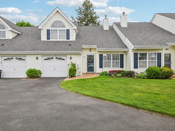 30 Joyces Way, Bay Shore, NY 11706