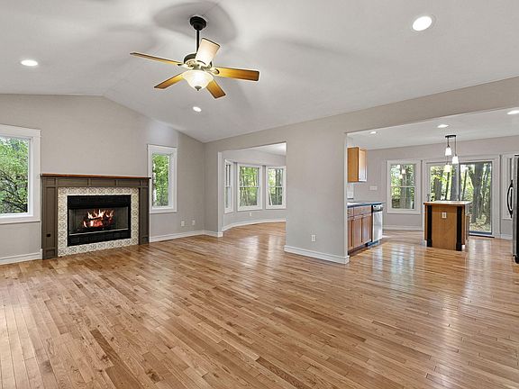 2nd image of 12961 Crestview Dr
