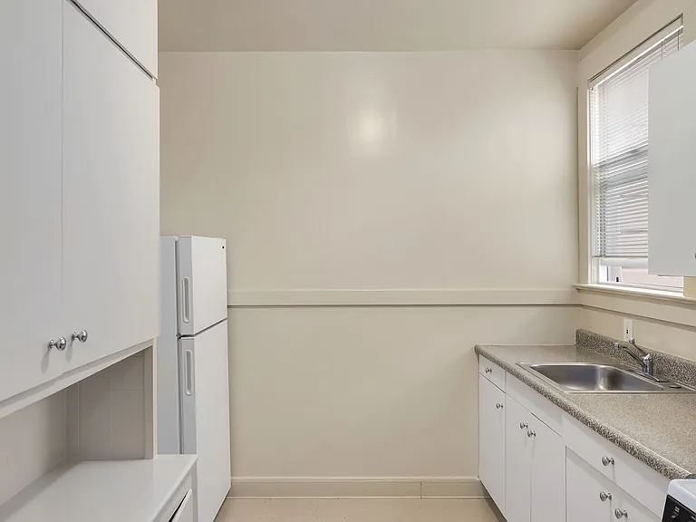 2350 Van Ness Ave #7 — Photo 12
