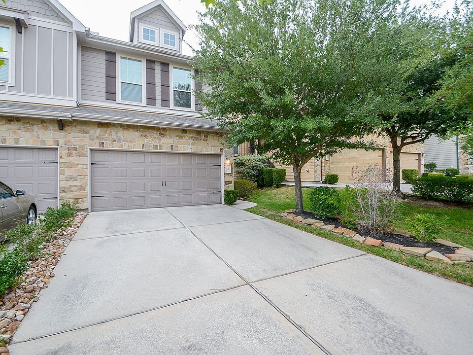 1st image of 22 Cheswood Manor Dr